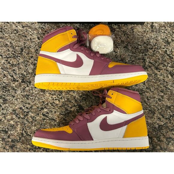 AIR JORDAN 1 RETRO HIGH OG University Gold Light Bordeaux-White SPB-SAL (339278) main image 8